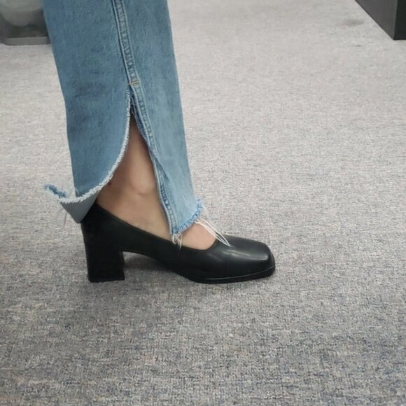 Pierre Dumas Edicta Pump - Picture 2 of 6